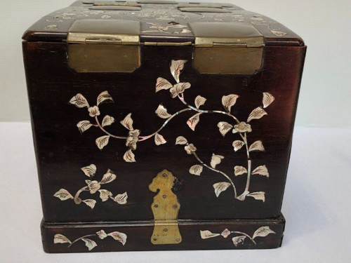 Cabinet China or Indochina 19th century ironwood inlaid with mother-of-pearl marquetry
