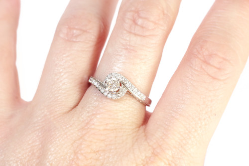Anello vintage con tourbillon di diamanti in oro 18 carati, anello di fidanzamento occasionale