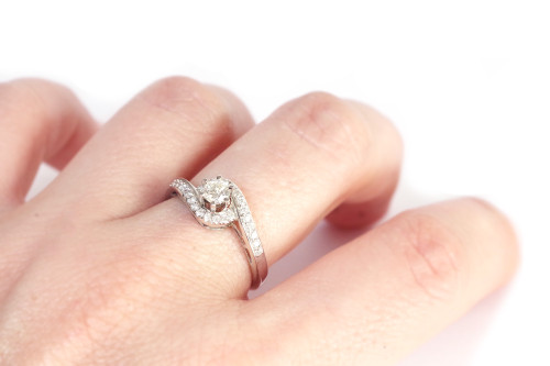 Anello vintage con tourbillon di diamanti in oro 18 carati, anello di fidanzamento occasionale