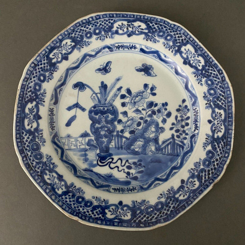 Assiette bleue de Chine XIXe décor de papillons