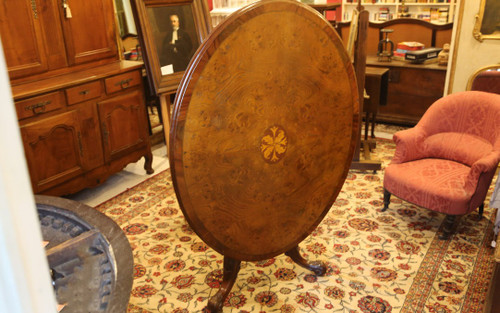 Oval table in marquetry and varnished wood 