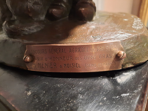 Bronze représentant une bergère et son chien, signé ABBAL.