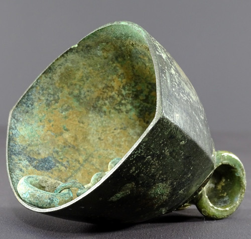 Indonésie, Période Majapahit, Circa XVème Siècle, Cloche En Bronze Au Décor Géométrique.