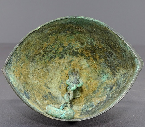 Indonésie, Période Majapahit, Circa XVème Siècle, Cloche En Bronze Au Décor Géométrique.