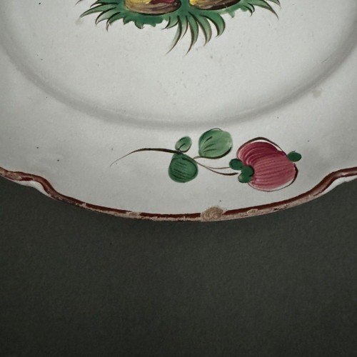 Plate in 18th century Islettes earthenware with Chinese décor