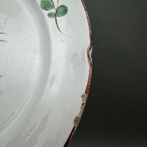 Plate in 18th century Islettes earthenware with Chinese décor