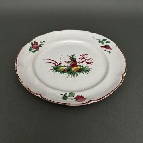 Plate in 18th century Islettes earthenware with Chinese décor