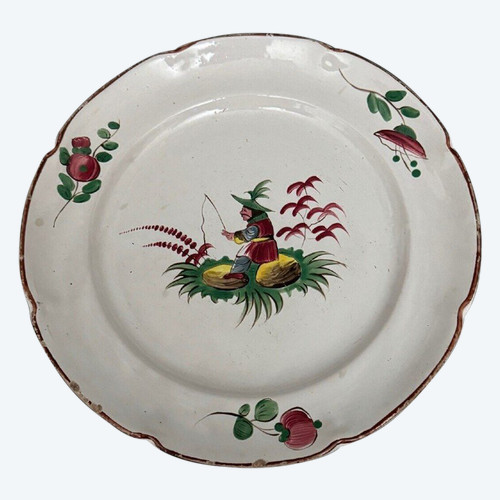 Plate in 18th century Islettes earthenware with Chinese décor