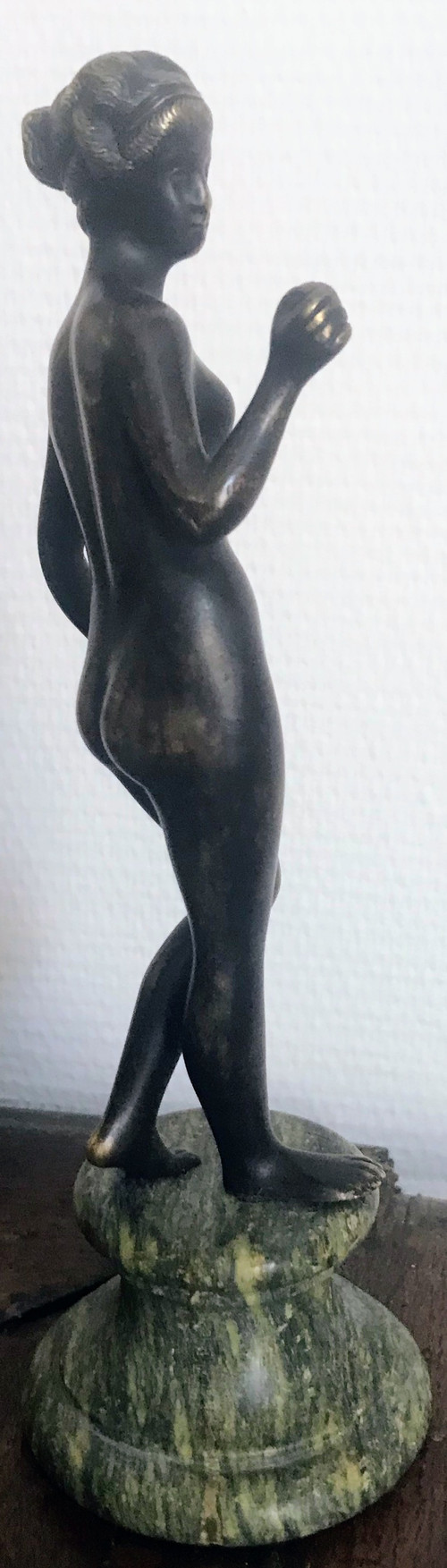 Venus with golden apple , Italy 17th century