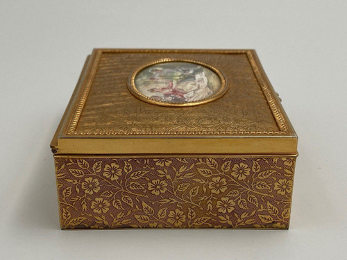 Miniature bronze box signed S. Guerou or Gueron Romantic scene