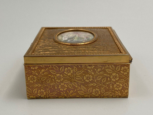 Miniature bronze box signed S. Guerou or Gueron Romantic scene