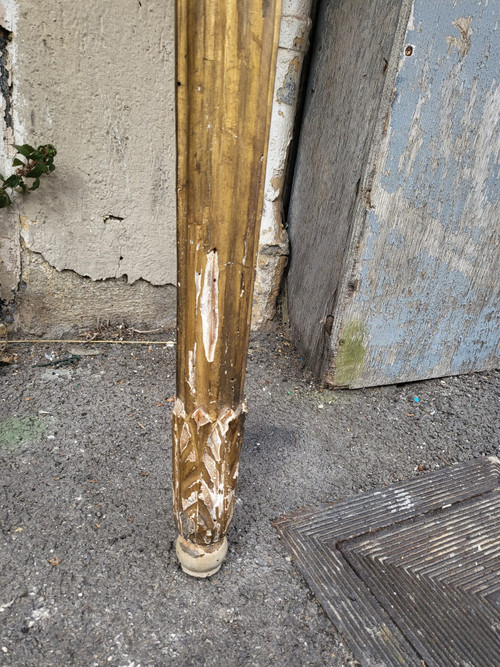 Coppia di mensole angolari in legno dorato in stile Luigi XVI