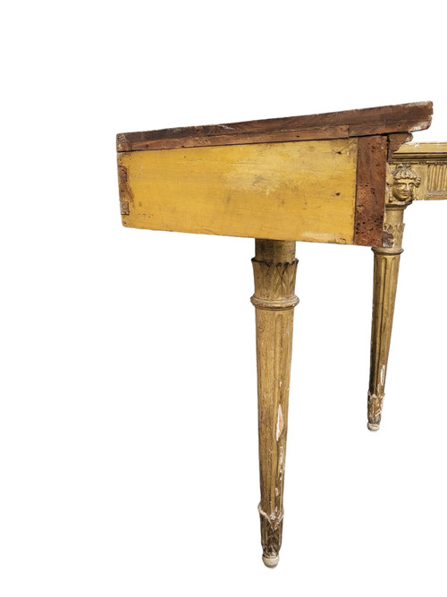 Coppia di mensole angolari in legno dorato in stile Luigi XVI