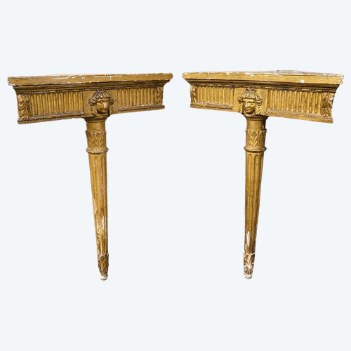 Coppia di mensole angolari in legno dorato in stile Luigi XVI