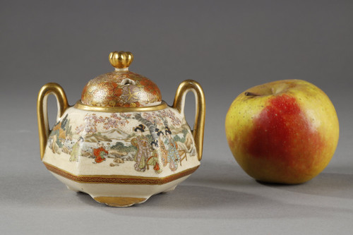 Kyo Satsuma teapot and perfume burner by Kinkozan Kyoto