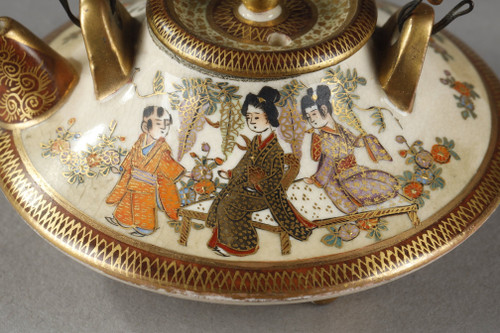 Kyo Satsuma teapot and perfume burner by Kinkozan Kyoto