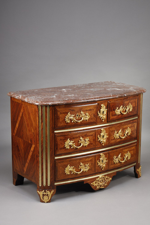 Commode Regence estampillée P M  attribuée à Pierre Moulin