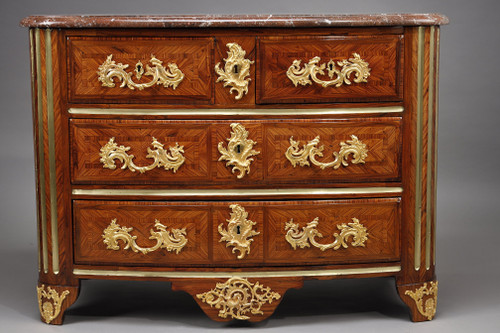 Commode Regence estampillée P M  attribuée à Pierre Moulin