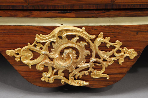 Commode Regence estampillée P M  attribuée à Pierre Moulin