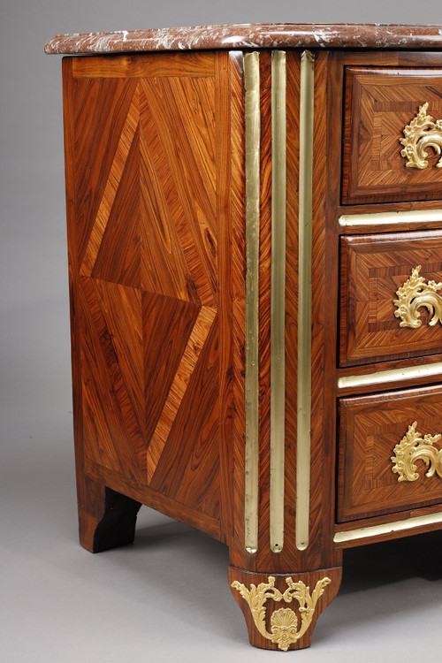 Commode Regence estampillée P M  attribuée à Pierre Moulin