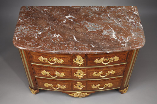 Commode Regence estampillée P M  attribuée à Pierre Moulin