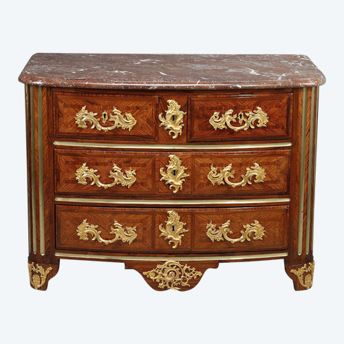 Commode Regence estampillée P M  attribuée à Pierre Moulin