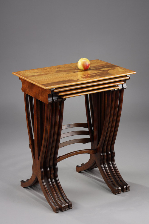 Ensemble de 4 Tables Gigognes signées Gallé