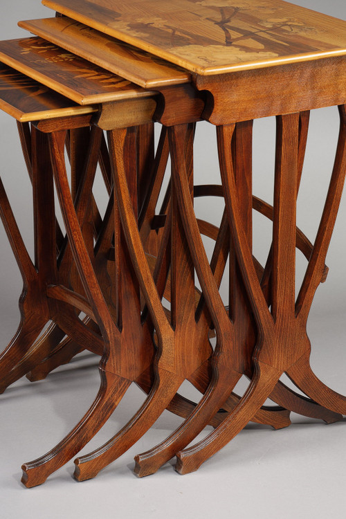 Ensemble de 4 Tables Gigognes signées Gallé