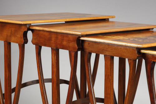 Ensemble de 4 Tables Gigognes signées Gallé