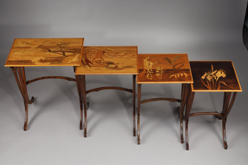 Ensemble de 4 Tables Gigognes signées Gallé