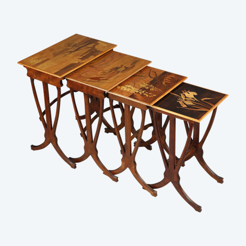 Ensemble de 4 Tables Gigognes signées Gallé