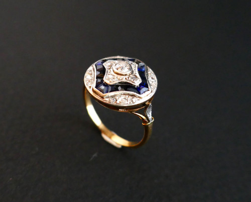 Art Deco Ring Diamanten Und Kalibrierte Saphire.