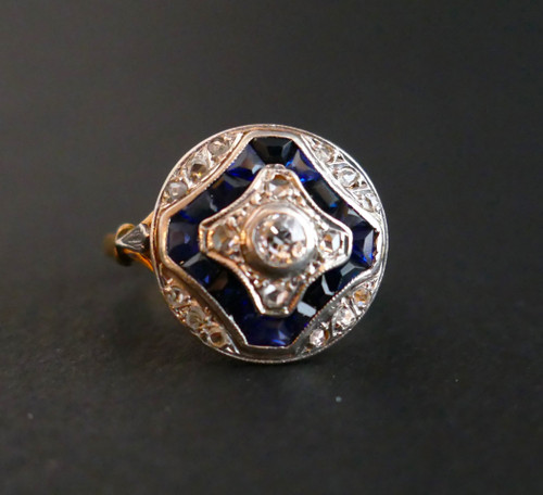 Art Deco Ring Diamanten Und Kalibrierte Saphire.
