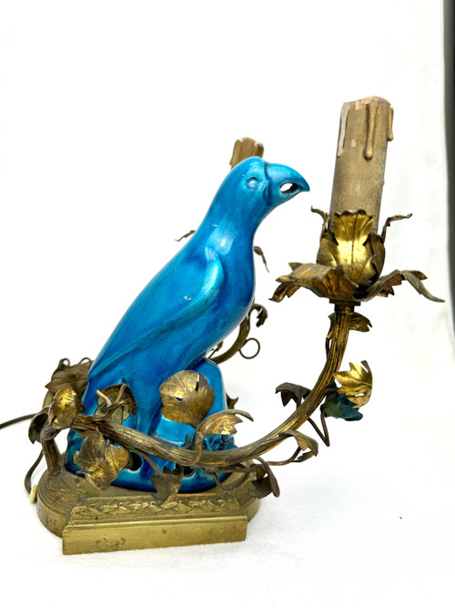 Lampada da tavolo decorata con un pappagallo in una montatura francese in bronzo, XIX secolo