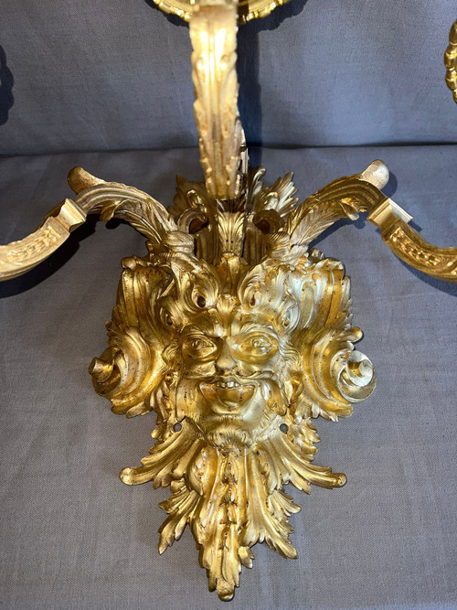 Ein Paar Wandleuchten aus vergoldeter Bronze im Louis-XIV-Stil aus der Mitte des 19.