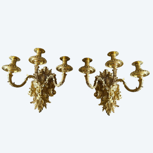 Ein Paar Wandleuchten aus vergoldeter Bronze im Louis-XIV-Stil aus der Mitte des 19.