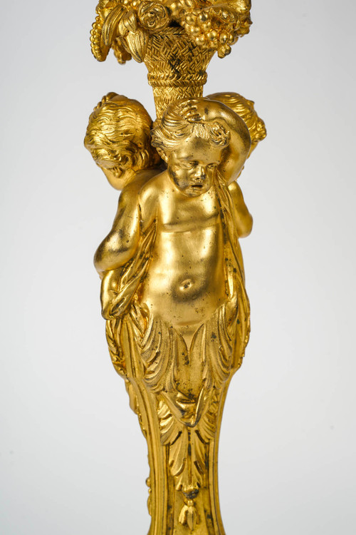 Coppia di lampadari in bronzo dorato in stile Luigi XVI, fine XIX secolo