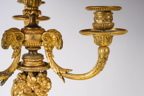 Coppia di lampadari in bronzo dorato in stile Luigi XVI, fine XIX secolo
