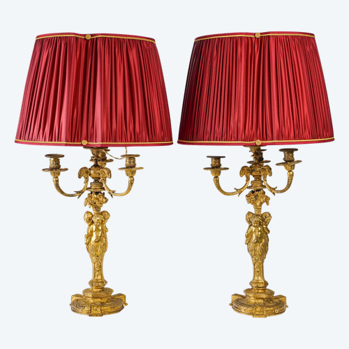 Coppia di lampadari in bronzo dorato in stile Luigi XVI, fine XIX secolo