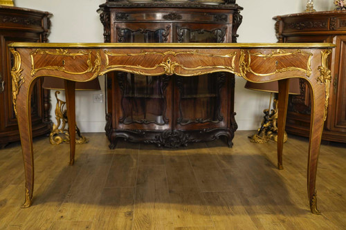 Una scrivania piatta in stile Luigi XV, 1880 circa