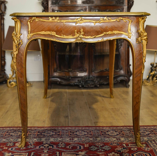 Una scrivania piatta in stile Luigi XV, 1880 circa