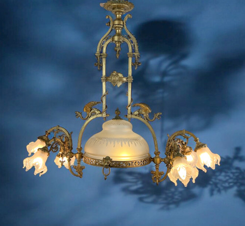 GRAND LUSTRE A 8 LUMIÈRES EN BRONZE A DÉCOR DE DRAGONS AVEC VERRERIE D ORIGINE