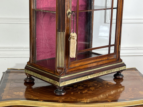 SMALL NAPOLEON III PERIOD DISPLAY CABINET IN MAHOGANY DECORATED WITH BRASS / ORIGINAL GLASS