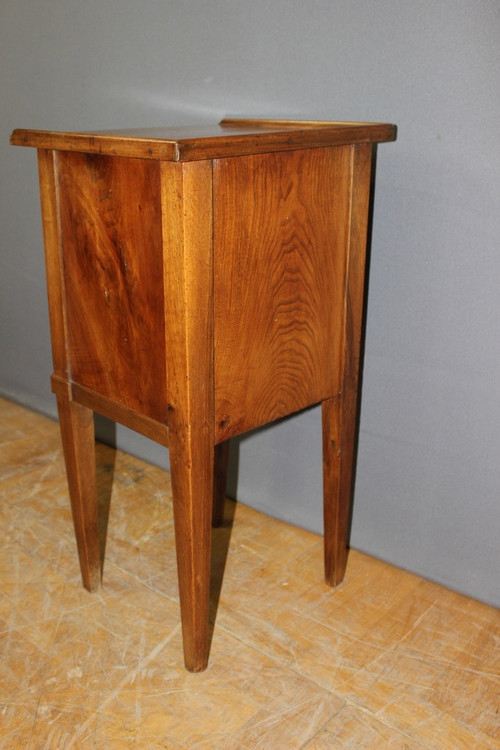 Comodino in noce restaurato XIX