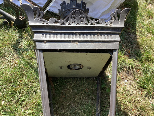 Pair of lanterns and their gallows