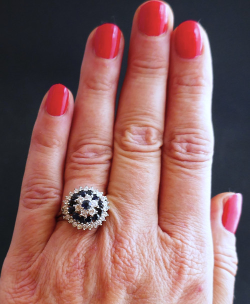 Anello vintage con zaffiro e diamante.