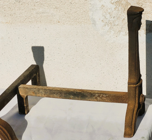 Coppia di candelabri in stile gotico