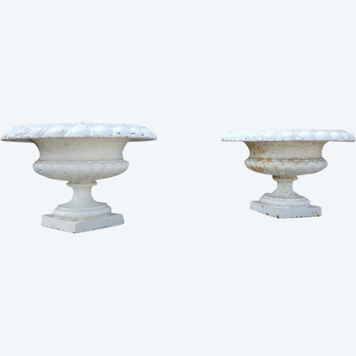 Pair of large Medicis ornamental vases, cast-iron garden planters, 19th century