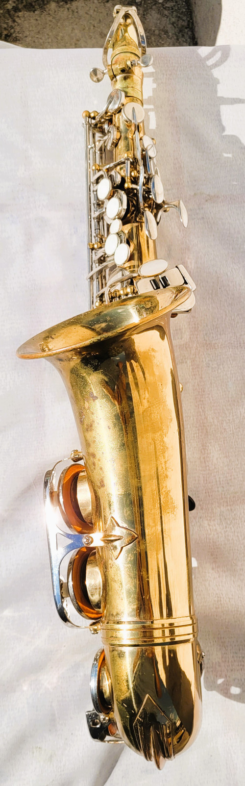 Sakura saxophone with case