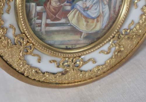 Porcelain and pompom jewelry box, late 19th century